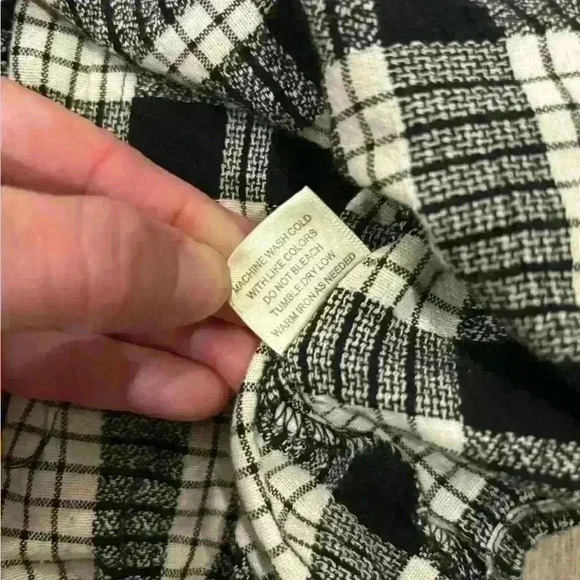 Love Stitch Long Sleeve Plaid Black & Cream Colored Button Up Size Small - Picture 6 of 9